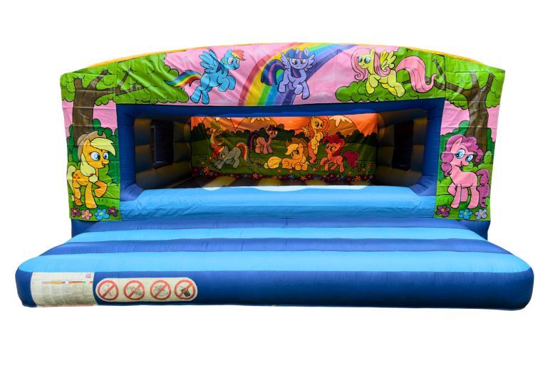 Pony Pals Box, 24'5''(d) x 18'(w) x 8'(h) - 7.5m(d) x 5.5m(w) x 2.45m(h)