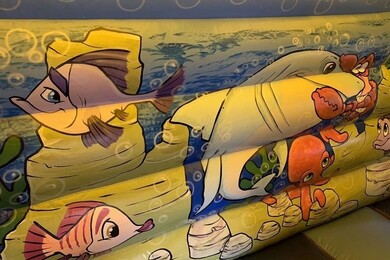 Seaworld Jump N Slide, 26'2"(d) x 16'6"(w) x 10'(h) - 8m(d) x 5m(w) x 3.1m(h)