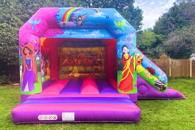 Fantasy Princess Combi, 21'(d) x 25'(w) x 10'6"(h) - 6.4m(d) x 7.6m(w) x 3.2m(h)